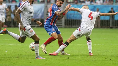 Chama o SAMU! Vit&oacute;ria cala Fonte Nova e volta a ser campe&atilde;o baiano ap&oacute;s 7 anos