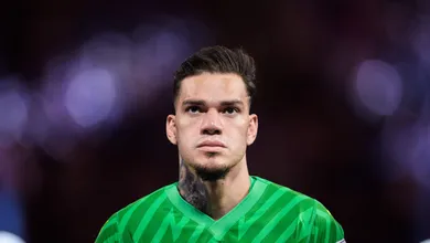 Pilar do City e xod&oacute; de Guardiola, Ederson faz hist&oacute;ria ao ser eleito melhor goleiro do mundo em 2023