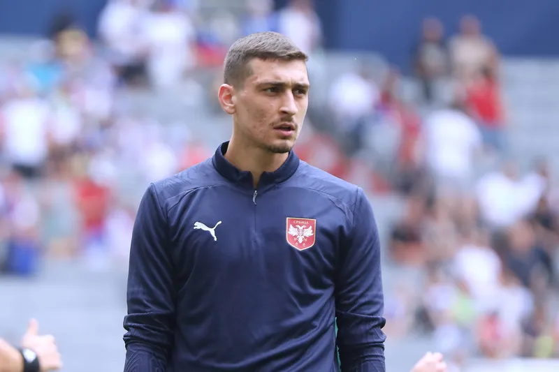 Petrovic &eacute; mais um que, apesar da qualidade, perdeu espa&ccedil;o no Chelsea ap&oacute;s a janela de transfer&ecirc;ncias do clube londrino