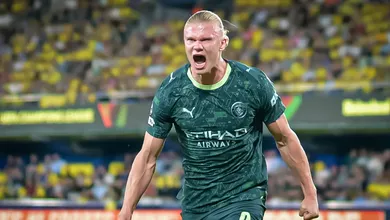 Savinho n&atilde;o atende pedido de Guardiola, mas brilha no City e ajuda Haaland a igualar CR7