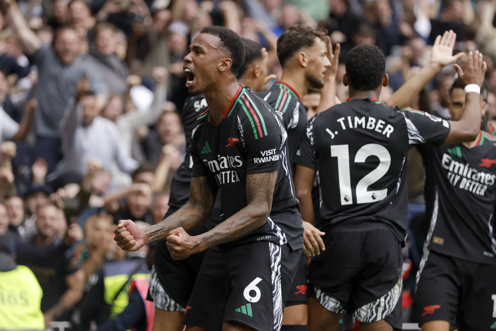 Gabriel Magalh&atilde;es comemora gol contra o Arsenal. Foto: Imago