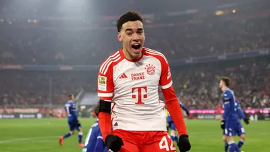 Bayern de Munique leva sustos, mas vence o Hoffenheim em dia de homenagens a Beckenbauer
