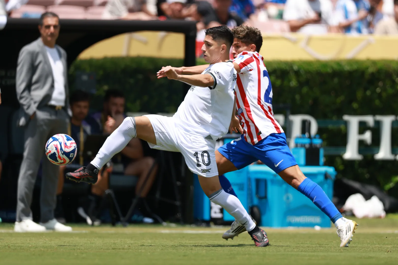Savarino perdeu melhor chance do Botafogo (Foto: Icon Sport)