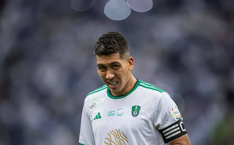 Firmino em a&ccedil;&atilde;o pelo Al-Ahli