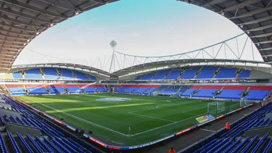 Jogadores do Bolton entram em greve por sal&aacute;rios atrasados pelo clube, j&aacute; rebaixado na Championship