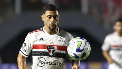 Caiu na esquerda, j&aacute; sabe: Rato mostra contra o Corinthians por que &eacute; (muito) titular do S&atilde;o Paulo