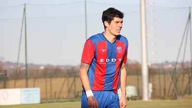 Zagueiro ex-S&atilde;o Paulo alega abandono do S&atilde;o Caetano e tenta retomar carreira na It&aacute;lia
