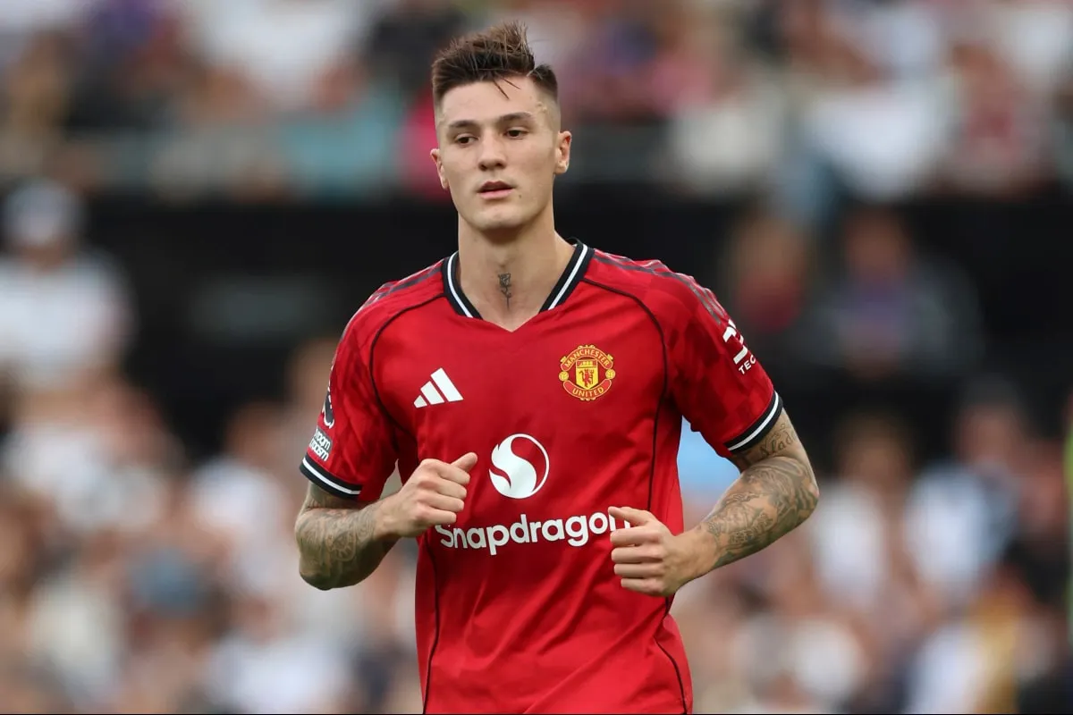 Benjamin Sesko com a camisa do Manchester United (Foto: Imago)