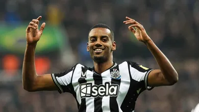 Liverpool tem acordo com Isak e reuni&atilde;o marcada para quebrar recorde na janela, diz jornalista