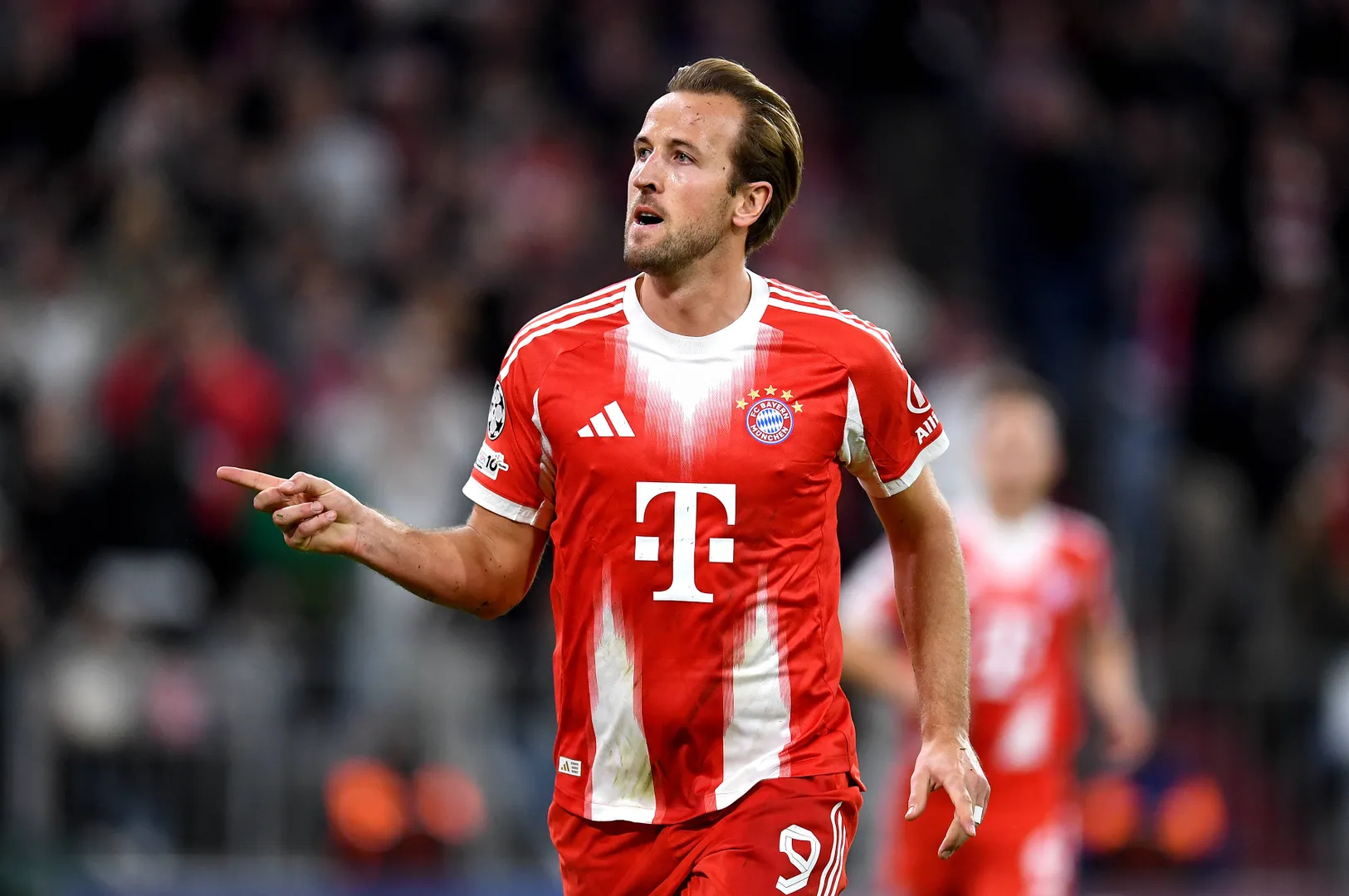 Kane celebra gol pelo Bayern
