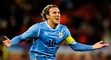 Diego Forl&aacute;n despede-se do futebol com um auge que ficou na mem&oacute;ria e valeu a gratid&atilde;o de todo um pa&iacute;s