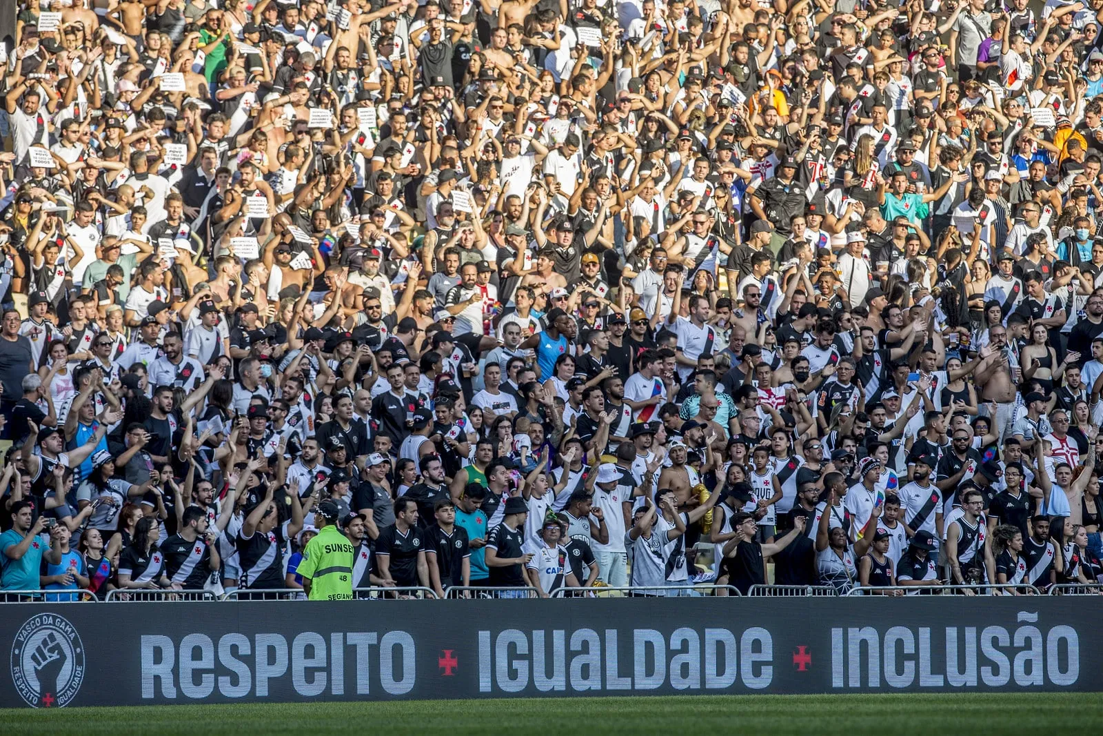 Vasco reencontra a torcida dois meses depois e pode ter aliada no returno