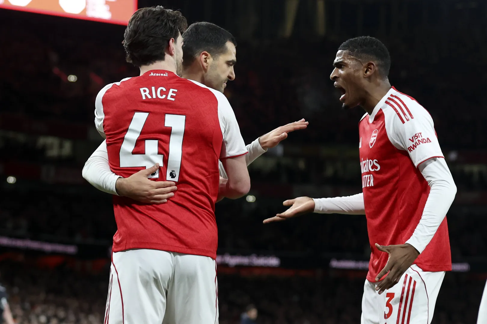 Rice, Merino e Mosquera comemoram gol do Arsenal