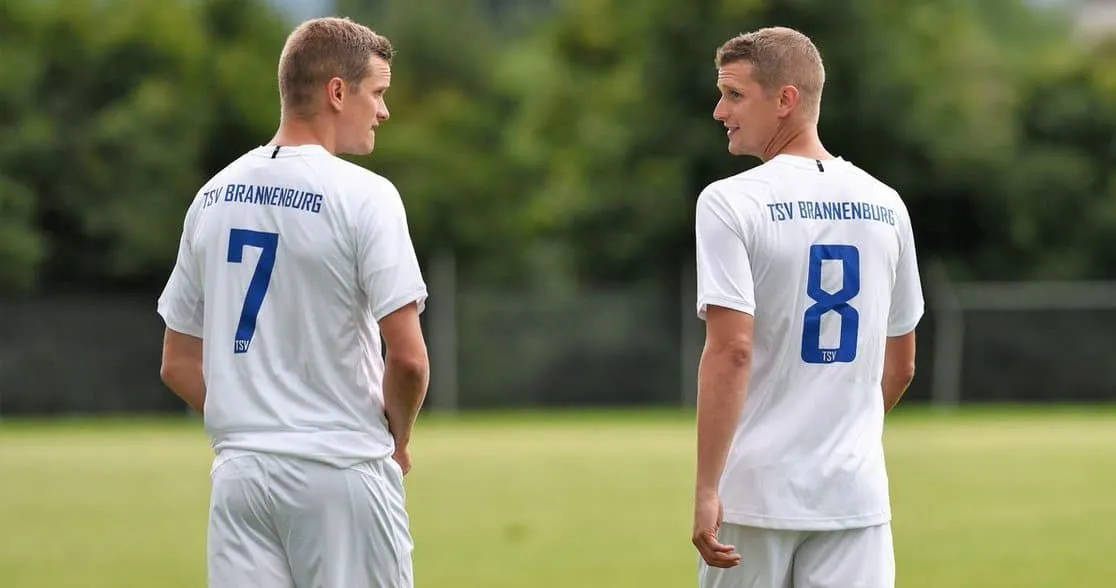 Os irm&atilde;os Bender voltaram a atuar no time de inf&acirc;ncia e protagonizaram o acesso na nona divis&atilde;o do Campeonato Alem&atilde;o