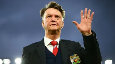 Van Gaal tem explica&ccedil;&atilde;o para a debandada de atacantes do United: &ldquo;N&atilde;o acredito em concorr&ecirc;ncia&rdquo;