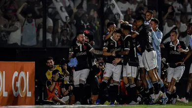 Gola&ccedil;o de falta de Payet nos acr&eacute;scimos salva, Vasco bate o Am&eacute;rica-MG e abre vantagem para o Z4