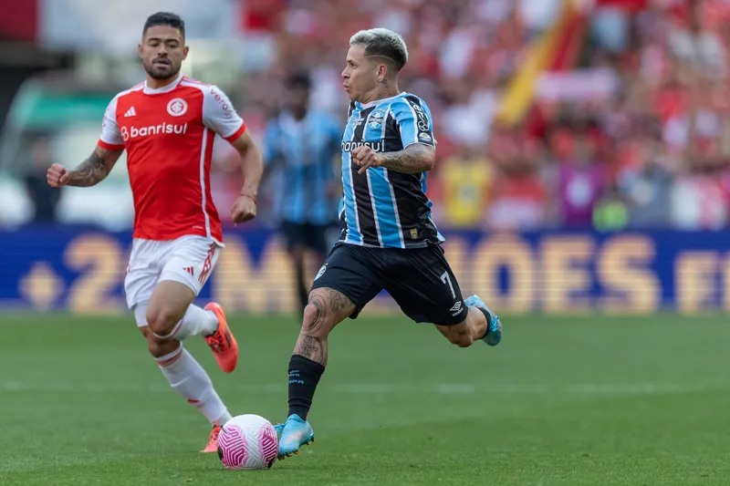 Soteldo em a&ccedil;&atilde;o no Gre-Nal 