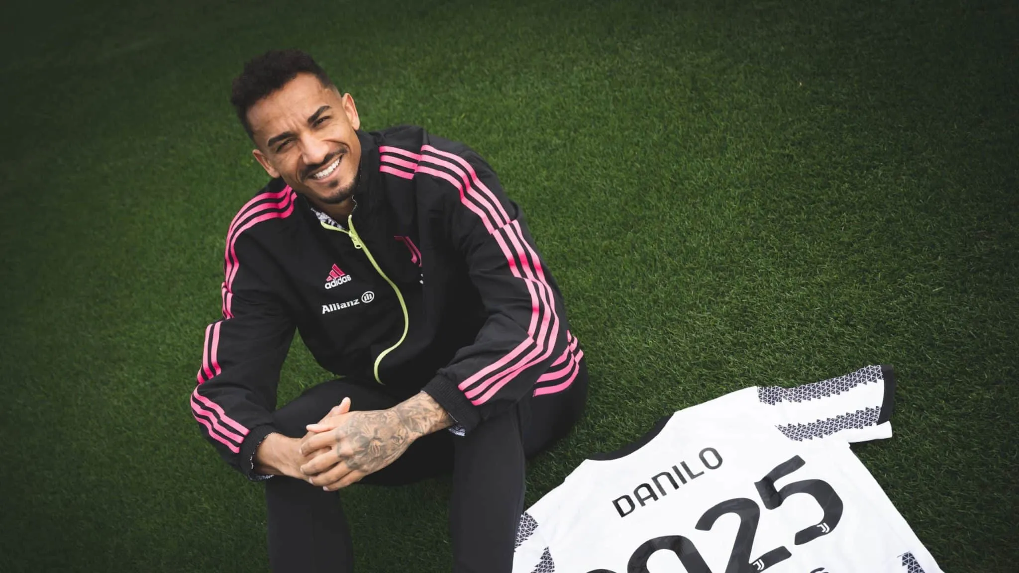 &ldquo;Alma, guerreiro, l&iacute;der&rdquo;: Defensor completo, Danilo se torna fundamental e renova com a Juventus at&eacute; 2025