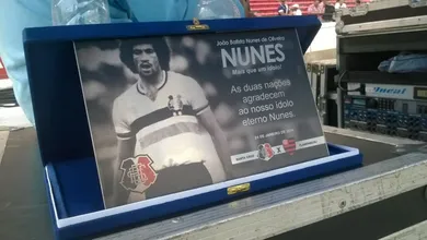 [V&iacute;deo] Santa e Flamengo fizeram uma digna homenagem a Nunes, &iacute;dolo das duas torcidas