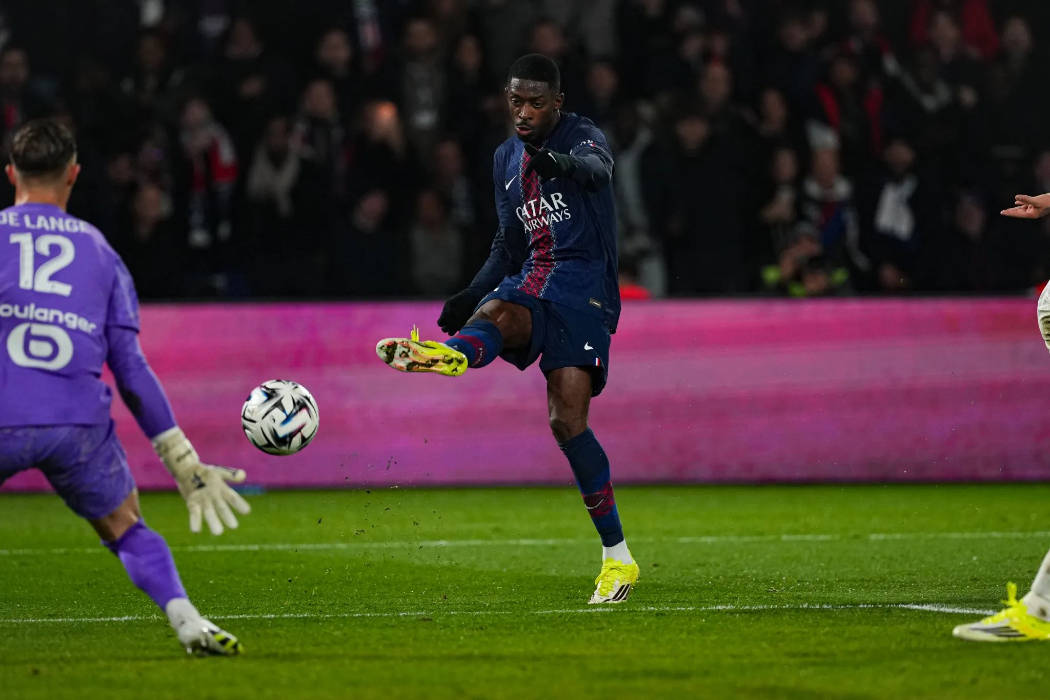 Demb&eacute;l&eacute; marcou duas vezes no cl&aacute;ssico contra o Olympique de Marselha