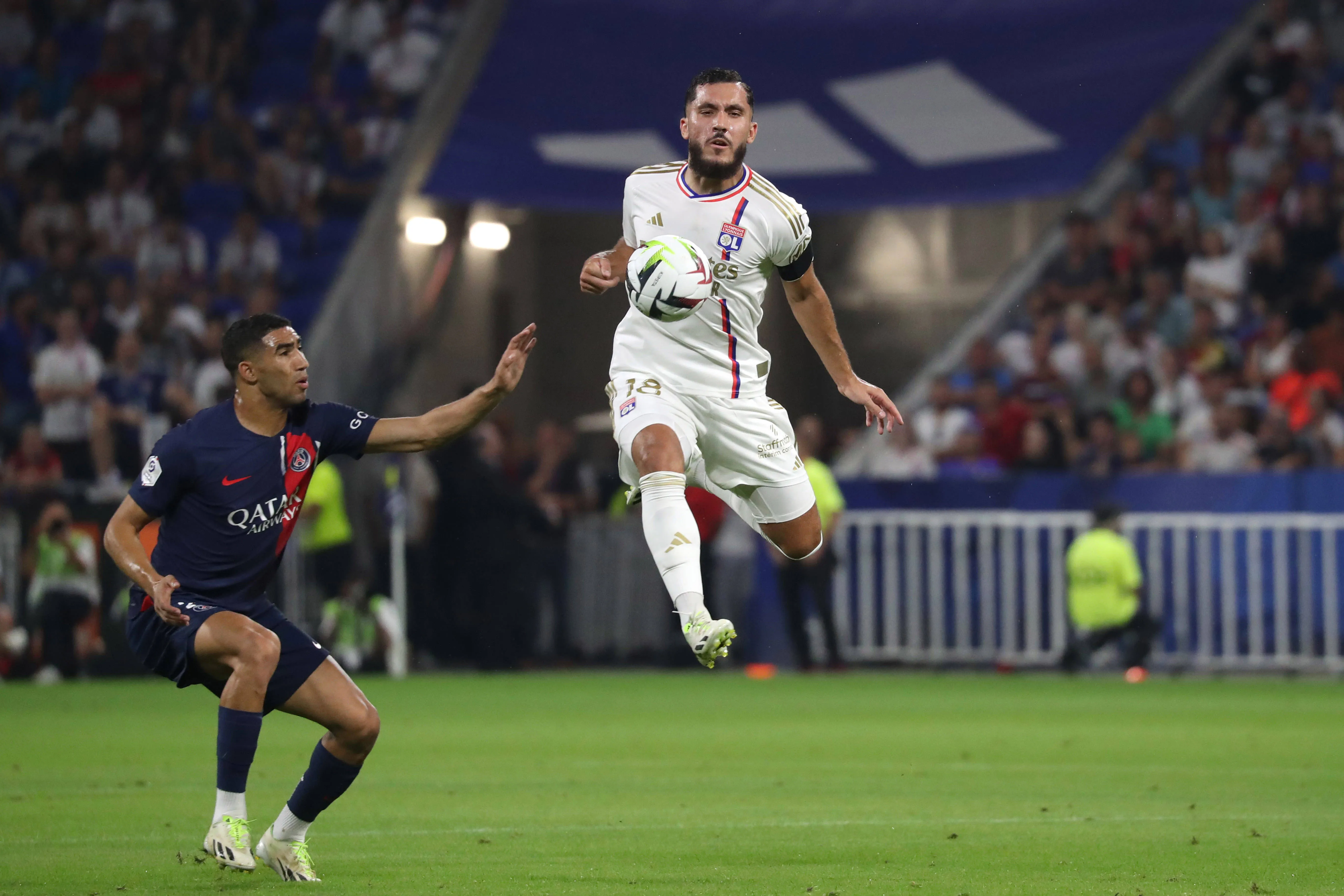 Cherki em ação pelo Lyon