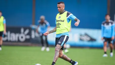 Luan parece entender chance recebida, e j&aacute; empolga torcida do Gr&ecirc;mio