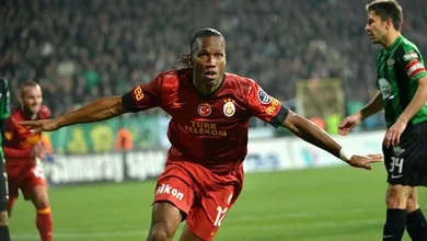 Drogba: &ldquo;Quero tocar a ta&ccedil;a da Liga dos Campe&otilde;es novamente&rdquo;