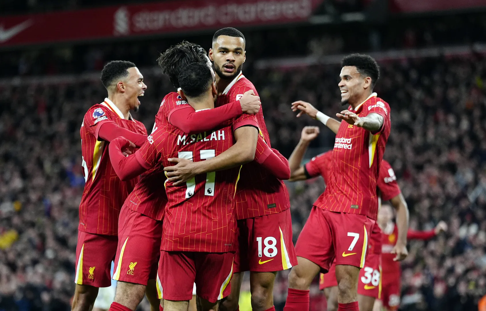 Gakpo comemora gol do Liverpool contra o Manchester City (Foto: IMAGO / PA Images)