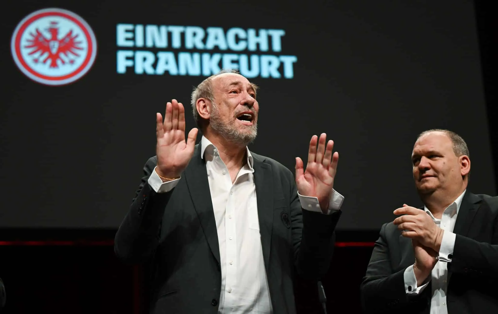 &lsquo;Quero que esses nazis de merda sumam&rsquo;: o poderoso discurso do ex-presidente do Frankfurt deixando cargo ap&oacute;s 24 anos