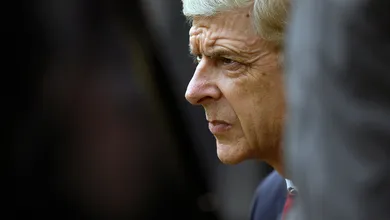Wenger sobe o tom contra o Fair Play Financeiro: &ldquo;Essas regras fixaram uma hierarquia&rdquo;