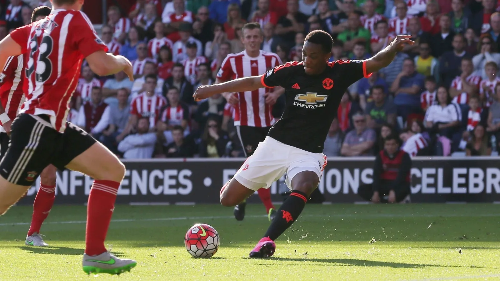 Martial justifica a aposta e comanda a virada do United na partida&ccedil;a contra o Southampton