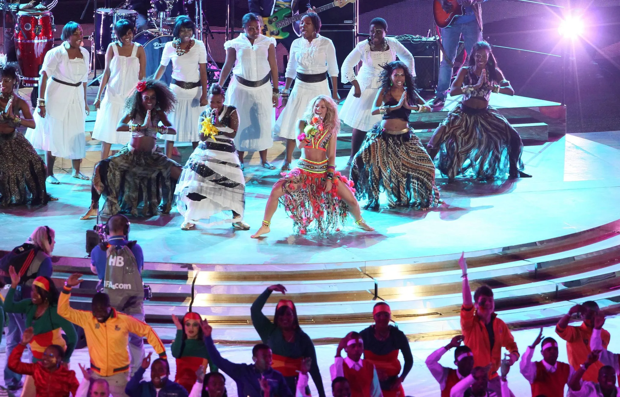 Shakira cantando "Waka Waka" durante cerim&ocirc;nia de encerramento da Copa do Mundo de 2010, na &Aacute;frica do Sul (Foto: IMAGO / Sportimage)