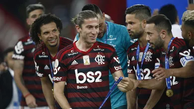Filipe Lu&iacute;s: &ldquo;Vencemos o Brasileiro e a Libertadores, mas temos a ambi&ccedil;&atilde;o de ganhar mais trof&eacute;us&rdquo;
