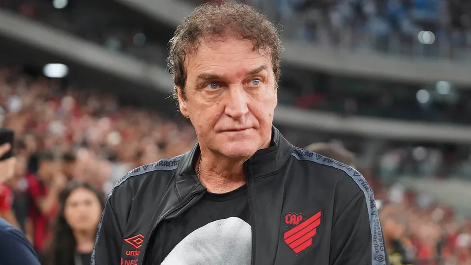Ap&oacute;s desgaste recente com a torcida, Cuca pede para deixar o Athletico. Foto: Icon Sport