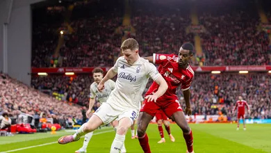 &lsquo;Queridinho&rsquo; da Inglaterra freia Liverpool e justifica alta pedida do Forest em Anfield