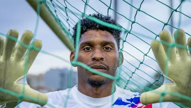 De escanteado &agrave; solu&ccedil;&atilde;o: o que falta para Hugo Souza trocar o Flamengo pelo Corinthians
