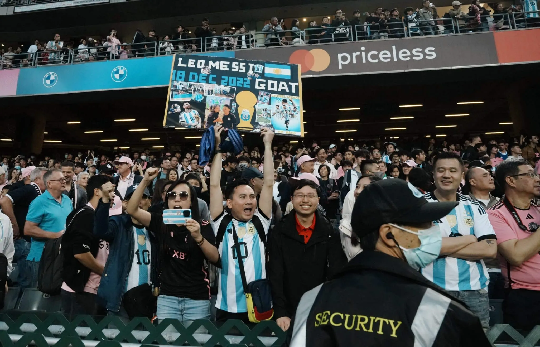 Torcedores de Hong Kong s&atilde;o reembolsados pela aus&ecirc;ncia de Messi em jogo