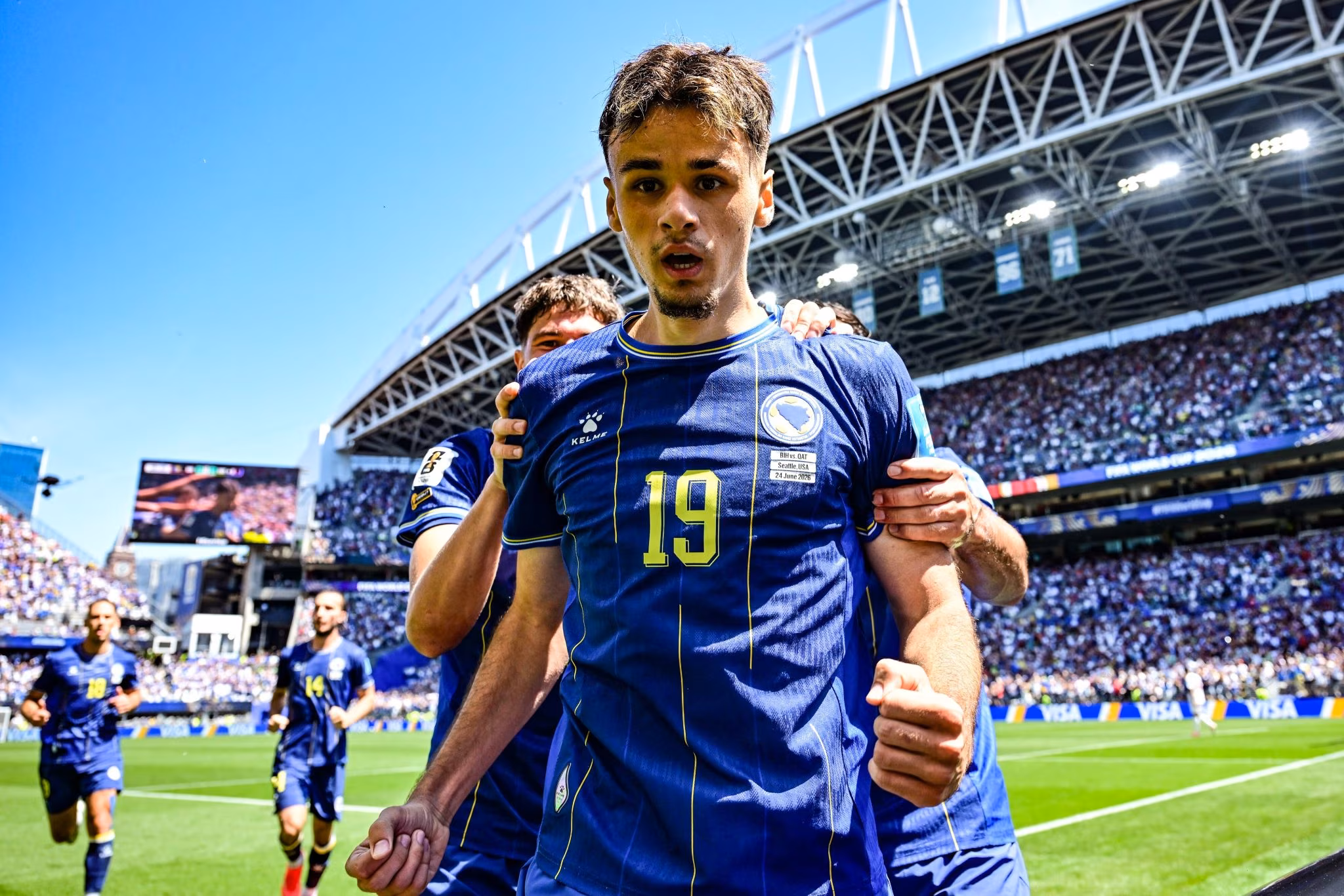 Alajbegovic comemora gol pela B&oacute;snia-Herzegovina na Copa do Mundo