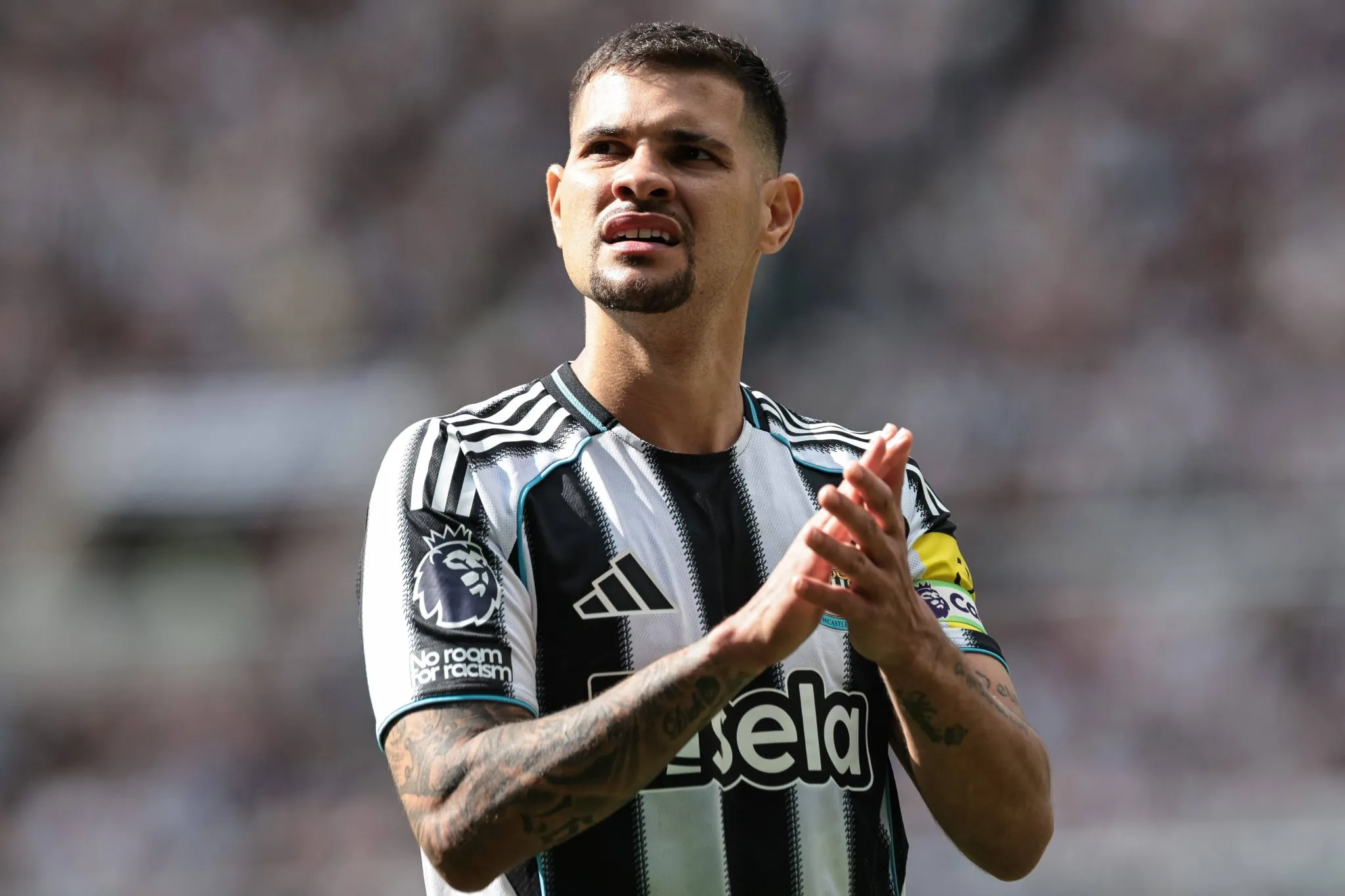 Bruno Guimar&atilde;es em a&ccedil;&atilde;o pelo Newcastle