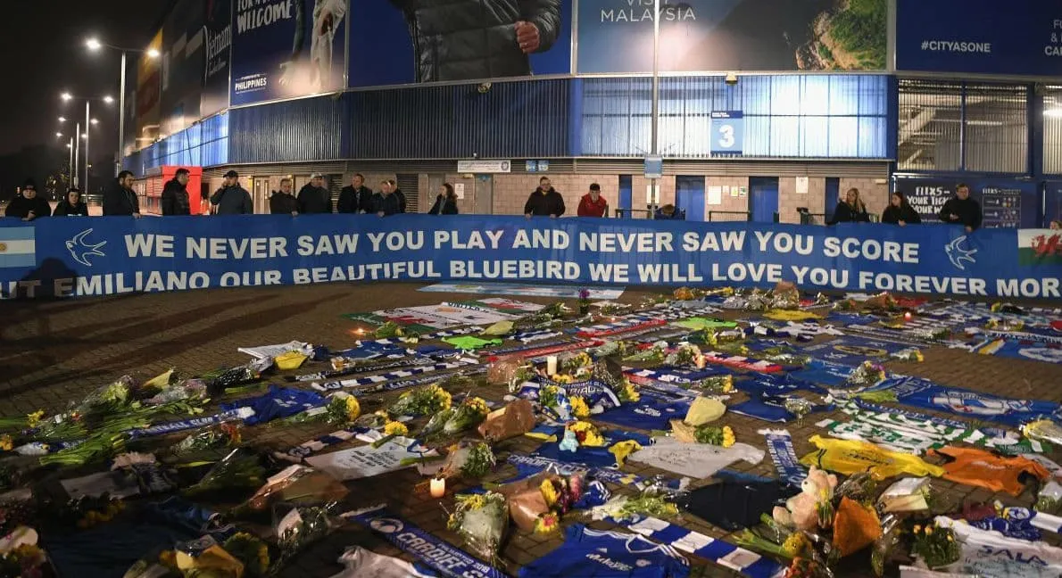 Familiares de Emiliano Sala lan&ccedil;am emocionados apelos para que as buscas n&atilde;o se encerrem