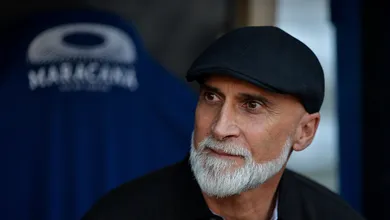 Excesso de coragem? &Aacute;lvaro Pacheco explica mudan&ccedil;as no Vasco no cl&aacute;ssico contra o Flamengo