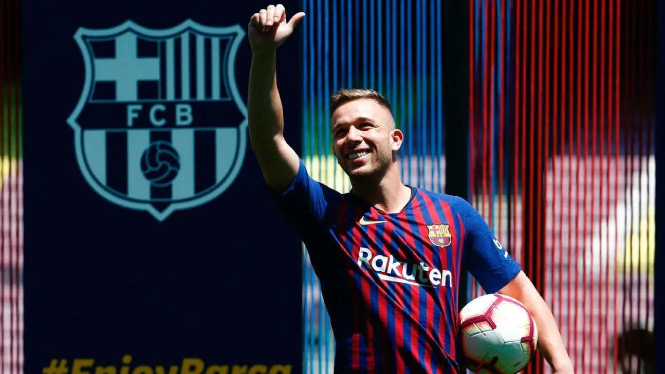 Tendo raz&atilde;o ou n&atilde;o, Arthur s&oacute; prejudica a sua imagem com a sa&iacute;da intempestiva do Barcelona