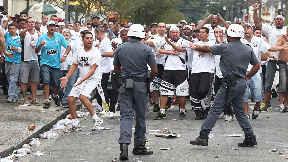 Rep&uacute;dio &agrave; viol&ecirc;ncia: pol&iacute;cia deve combater, e n&atilde;o contribuir, com a barb&aacute;rie