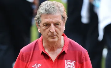 Hodgson: &ldquo;N&atilde;o vou descartar os veteranos, como AVB fez&rdquo;