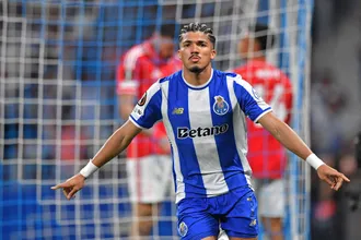 Ex-S&atilde;o Paulo confirma fase iluminada no Porto, mas falha bizarra cede empate ao Forest