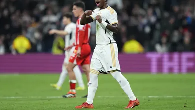 Real Madrid acorda ap&oacute;s levar dois gols, mant&eacute;m tabu sobre o Almer&iacute;a e retoma lideran&ccedil;a da La Liga