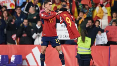 Mamardashvilli at&eacute; tentou, mas a Espanha venceu a Georgia e garantiu o primeiro lugar
