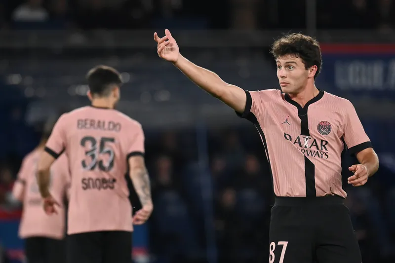 O jovem meio-campista portugu&ecirc;s Jo&atilde;o Neves tem sido o maestro do PSG