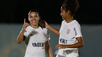 Corinthians estreia com vit&oacute;ria sobre o Gr&ecirc;mio no Brasileir&atilde;o Feminino, mas desempenho preocupa Piccinato