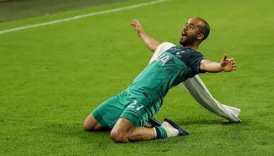 O gol de Lucas, filmado das arquibancadas, traz outras impress&otilde;es fant&aacute;sticas sobre o impacto profundo em Amsterd&atilde;